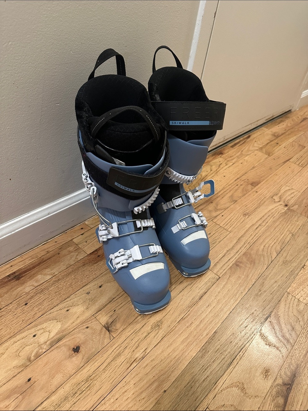 Aspeed Women's Ski Boots in Light Blue and Black